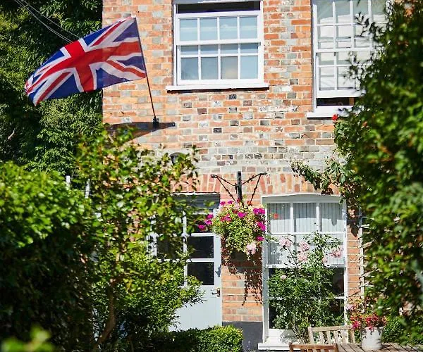 Hotels Hungerford Berkshire: Your Guide to Accommodations in Hungerford